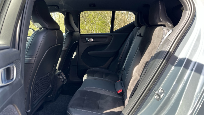 Volvo Xc40 2.0 B4P R DESIGN Pro 5dr Auto Petrol Estate